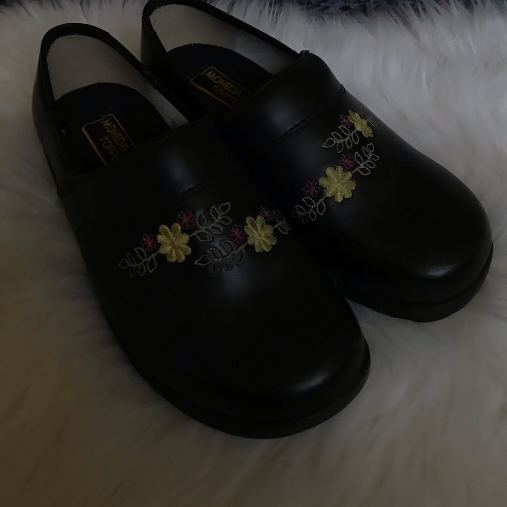 Shoes (clogs)